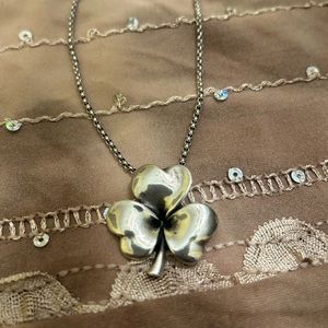 ☘️☘️JAMES AVERY RETIRED SILVER SHAMROCK THREE LEAF CLOVER -with chain☘️☘️
